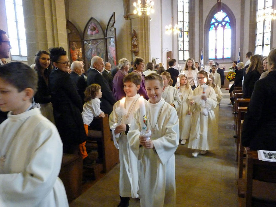 1. Heilige Kommunion in St. Crescentius (Foto: Karl-Franz Thiede)